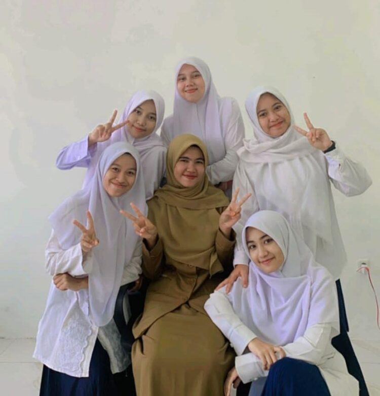 Keterangan: Mahasiswa Bimbingan Konseling FTK UIN Ar-Raniry Juara 3 dalam kompetisi Guidance and Counseling National Competition (GCNC) UNY. (FOTO : RIZKI MAULIZAR)
