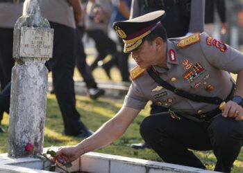 Peringati Hari Bhayangkara Ke-77, Kapolda Bali Tabur Bunga di TMP Pancaka Tirta