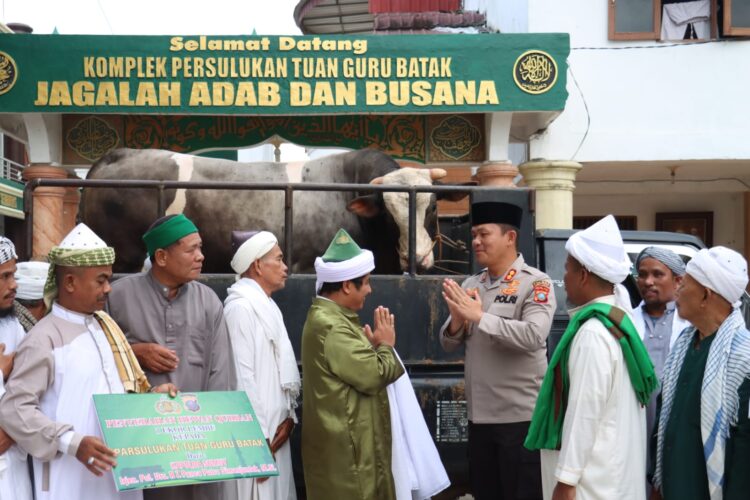 Kapoldasu Sumbang Hewan Kurban untuk TGB Tokoh Agama Serambi Babussalam Rangka Hari Bhayangkara Ke-77 Menjelang Idul Adha 1444H