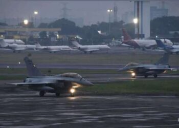 Enam Pesawat Tempur Rafale & Rombongan Militer Prancis Mendarat di Jakarta
