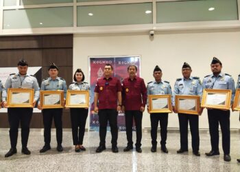 Tangkap Buronan Interpol, dan 16 Petugas Imigrasi di Bali Terima Penghargaan Dari Dirjen Imigrasi 