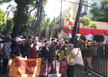 Ratusan Massa Fordaya Geruduk Kantor Komnas Perempuan RI Minta Rekomendasi Oknum DPR RI Dipecat