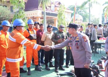 Kapolres Siak Gelar Apel Pasukan Dan Peralatan Dalam Rangka Kesiapsiagaan Penanganan Karhutla Diikuti Seluruh Personil Polres Siak   