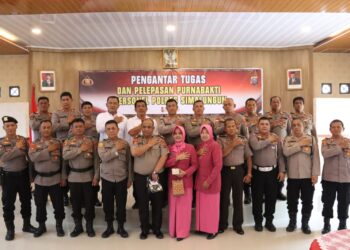 Pelaksanaan Pengantar Tugas Dan Pelepasan Purnabakti Personel Polres Simalungun Dipimpin Langsung oleh Kapolres