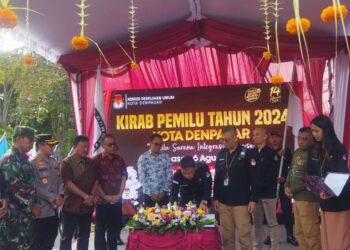 Polsek Dentim Laksanakan Pengamanan Serah Terima Bendera Partai Politik Kirab Pemilu 2024