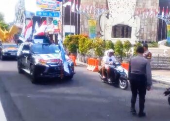 Polsek Kuta Berikan Pengamanan Pawai Kirab Pemilu 2024, Dirangkaikan Sosialisasi Pendidikan Pemilih