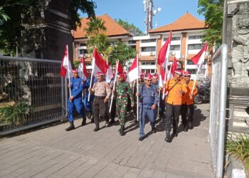 Kirab Bendera Merah Putih di Kawasan Pelabuhan Benoa Berlangsung Semarak dan Meriah