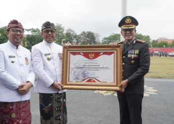 Kapolresta Raih Penghargaan Dari Walikota Denpasar 