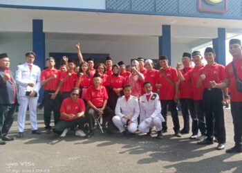 Pwi kabupaten Bogor kolaborasi SMA 3 Cibinong Kibarkan Bendera Merah Putih
