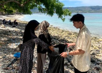 Bertema Let`s Save The Earth Together HMP-BK FTK UIN Ar-Raniry Gelar Baksos Dalam Rangka Peduli Lingkungan 
