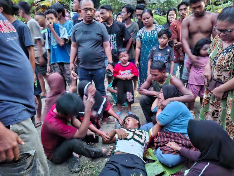Warga Labusel histeris melihat Wahyudi terkapar usai ditikam pelaku.